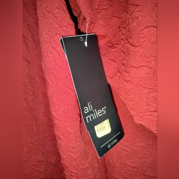 Ali Miles (Size 3X) Red Textured Print Cowlneck/Off-the-Shoulder Top (NEW-NWT) - Picture 5 of 13